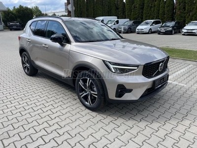 VOLVO XC40 2.0 [B3] MHEV Plus Dark DCT