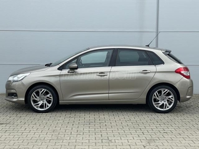 CITROEN C4 1.6 VTi Exclusive / 61 E. KM / VEZETETT SZ.KÖNYV / NAVI / DIGITKLÍMA / XENON / RADAROK / FÉLBŐR ÜL