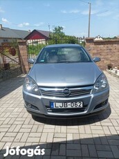 Eladó egy jó állapotú Opel Astra H benzines autó