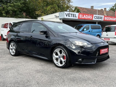 FORD FOCUS 2.0 EcoBoost ST2 S S Navi Holttér Sávtartó Ülésfűtés Recaro