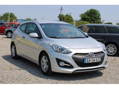 HYUNDAI I30 1.4i Life SZERVIZKÖNYV!