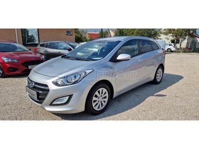 HYUNDAI I30 CW 1.6 CRDi LP Business LED MENETFÉNY.RADAR.TEMPOMAT.KIHANGOSÍTÓ.SZERVÍZKÖNYV