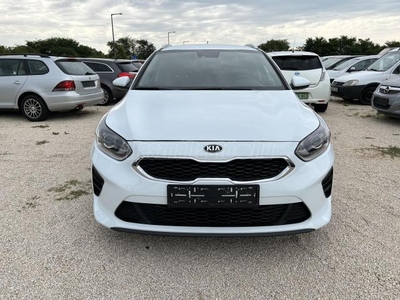 KIA CEE'D Ceed SW 1.6 CRDi HP Gold MEGVIGYÁZOTT. VALÓS KM. VÉGIG VEZETETT SZERVÍZKÖNYV. FRISS MŰSZAKI!!