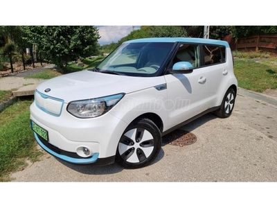 KIA SOUL EV CVT 33kWh.Gyöngyhz metál.Kamera.Kormány-ülésfűtés.Téli-nyárigumi.Navi