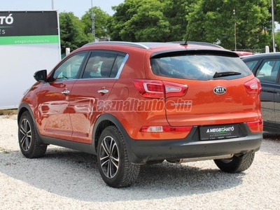 KIA SPORTAGE 2.0 CVVT EX Prémium (Automata) Xenon Panorámatető Félbőr kárpit Ülésfűtés elöl-hátul Navi Kamera