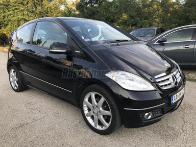 MERCEDES-BENZ A 200 Avantgarde Autotronic Üvegtető. tempomat. félbőr. Automata váltó