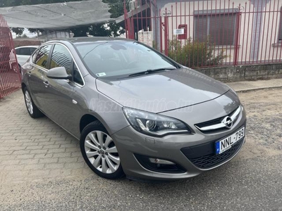 OPEL ASTRA J Sedan 1.4 T Cosmo 1.TULAJ! VÉGIG SZAKSZERVIZBEN SZERVIZELT!