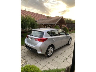 TOYOTA AURIS 2.0 D-4D Lounge