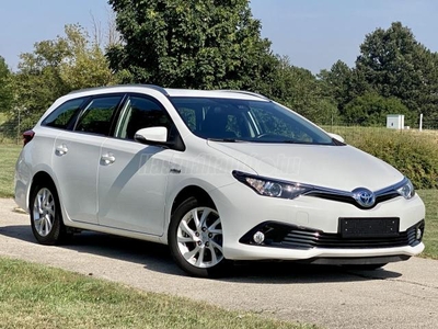 TOYOTA AURIS Touring Sports 1.8 HSD Selection (Automata) NAVI/KAMERA/ÜLÉSFŰTÉS/TÁBLA FELISMERŐ/SÁVELHAGYÁSRA FIGYELMEZTETÉS