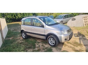 FIAT PANDA 1.2 4x4 Climbing Összes kulcs.szervizkönyv