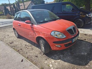 LANCIA YPSILON 1.4 16V Sport Momo Design klimás