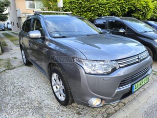 MITSUBISHI OUTLANDER 2.0 PHEV Instyle Navi 4WD CVT Navi. Bőr. Xenon. 18-as Alufelni. Keyless