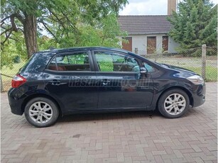 TOYOTA AURIS 1.33 Luna AAC