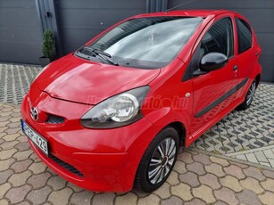 TOYOTA AYGO 1.0 AJÁNDÉK TELE TANK !! 5AJTÓS.SZÉP ÉLÉNK PIROS. VEZÉRLÉS CSERÉLVE