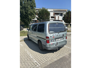 TOYOTA HI-ACE Hiace 2.4 D Glass Van