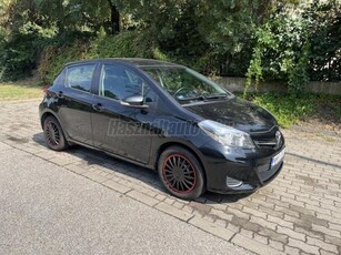 TOYOTA YARIS 1.33 Active+Cool Magyar . Szervízkönyves