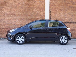 TOYOTA YARIS 1.5 HSD Active Safety e-CVT HIBRID-KOCCANÁSGÁTLÓ-SÁVVÁLTÓ-KAMERA-KULCSNÉLKÜLI INDÍTÁS-2ZÓNÁS DIGITÁLIS KLÍMA