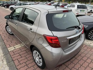 TOYOTA YARIS 1.5 HSD Live e-CVT 73.000KM!!! Márkaszervíz Által Vezetett Szervízkönyv.Tolatókamera