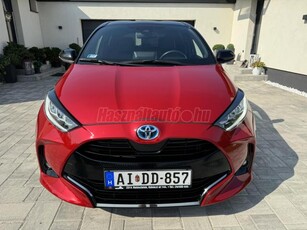 TOYOTA YARIS 1.5 Hybrid Selection Style e-CVT FOGLALÓZVA! Magyar! Első tulaj! 12ezer km! Friss szervíz! Tempomat! Carplay!