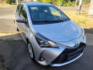 TOYOTA YARIS 1.5 VVT-i Hybrid Live e-CVT Ezüst. Navigáció. Tolatókamera. Tolatóradar. Szép külső-belső állapot