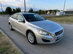 VOLVO S60 2.0 D [D3] Momentum