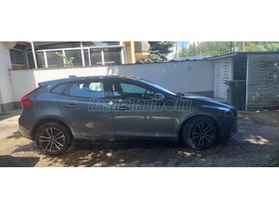 VOLVO V40 2.0 D [D2] Momentum