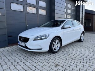 Volvo V40 2.0 D [D3] Kinetic Szervizkönyv / 27%...