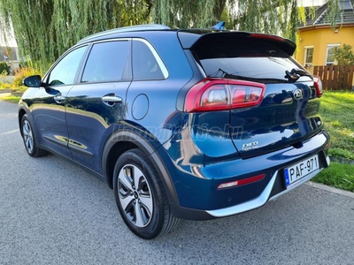 KIA NIRO HEV 1.6 GDI EX DCT KIA NIRO HEV 1.6 GDI EX DCT Magyarországi-Márkaszervízben v.szervíz-4x-es fűtés