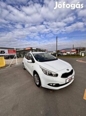 KIA CEE'D 1.4 Cvvt Limitált Szervizkönyves. KAR...