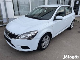 KIA CEE'D 1.4 LX végig vez. szerv.könyv