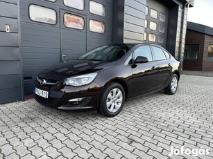 Opel Astra J Sedan 1.6 Enjoy EURO6 Szervizkönyv...