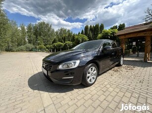 Volvo V60 2.0 D [D4] Kinetic Geartronic