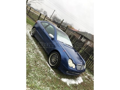 MERCEDES-BENZ C 200 Kompressor Sportcoupe manuál 6