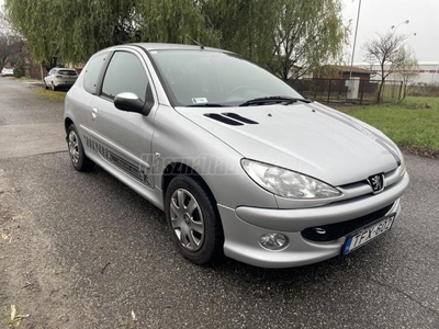 PEUGEOT 206 1.1 Urban Újszerű Állapot. Egyedi Megjelenés. Digit Klíma. Friss Szerviz