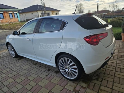 ALFA ROMEO GIULIETTA 1.4 TB Distinctive EU6 ÚJSZERŰ ÁLLAPOT!ALCANTARA.SPORTIVA CSOMAG!