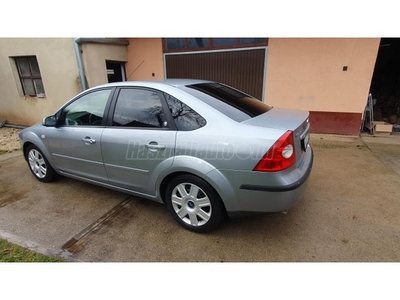 FORD FOCUS 2.0 Ghia Xenon napfénytető