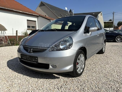 HONDA JAZZ 1.4 ES CVT My. 2005 NAPFÉNYTETŐ/SZERVIZKÖNYV/2 KULCS/ROZSDAMENTES/HIBÁTLAN VÁLTÓ!!