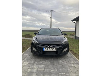 HYUNDAI I30 1.4i Life Tempomat! 2 zónás digit klíma! Bluetooth kihangosító! Ajándék Téli/nyári szett