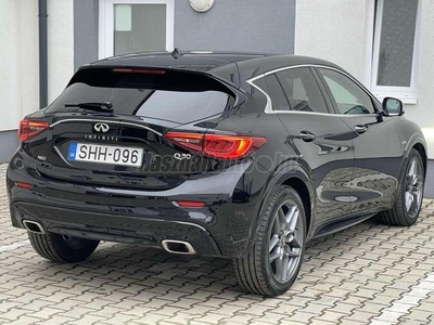 INFINITI Q30 2.2d Premium AWD DCT