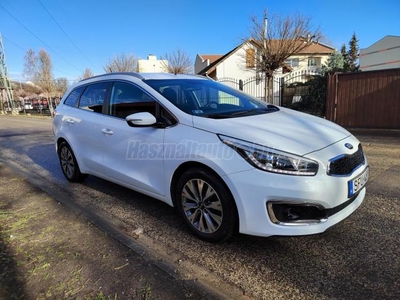 KIA CEE'D SW 1.6 CRDI EX Prémium VEZETETT SZERVIZKÖNYVES!!!