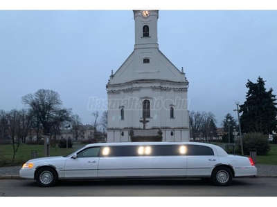 LINCOLN TOWN CAR