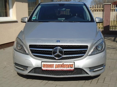 MERCEDES-BENZ B-OSZTÁLY B 180 BlueEFFICIENCY XENON 130000 KM!!!