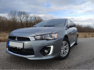 MITSUBISHI LANCER Sportback 1.6 Intense sérülésmentes. 23ezer km. szervizkönyv. parkradar. bi-xenon!