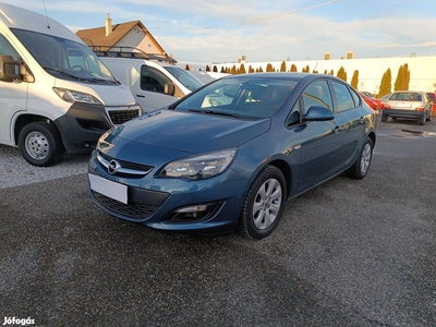 Opel Astra J Sedan 1.4 T Enjoy