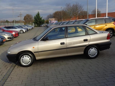 OPEL ASTRA F 1.4 Classic Start (Vonóhorog) /Magyarországi - Kitűnő állapotban - Garantált - 61.500 KM!/