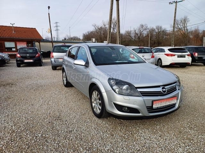 OPEL ASTRA H 1.6 Cosmo 1Tulaj. Sz. Könyv. 132000 Km! Eredeti Fény !