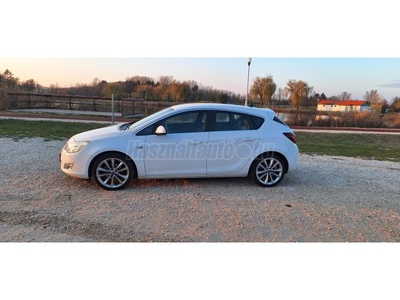 OPEL ASTRA J 1.6 Cosmo