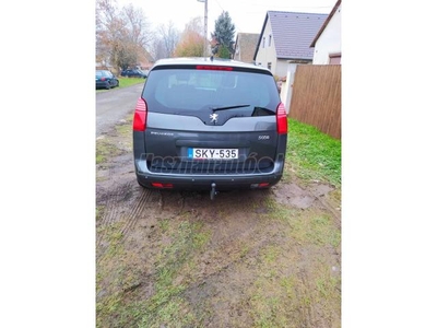 PEUGEOT 5008 1.6 HDi Confort