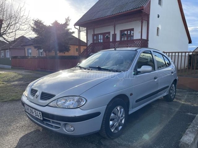 RENAULT MEGANE 1.4 16V Authentique