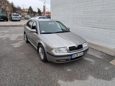 SKODA OCTAVIA 1.6 Elegance